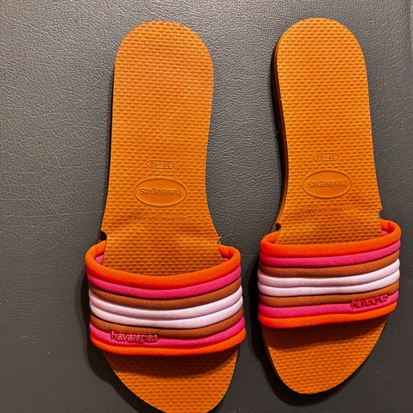 Havaianas Slippers Brown with Mutlti Color Straps Size 39-40 Slip On - Picture 2 of 8